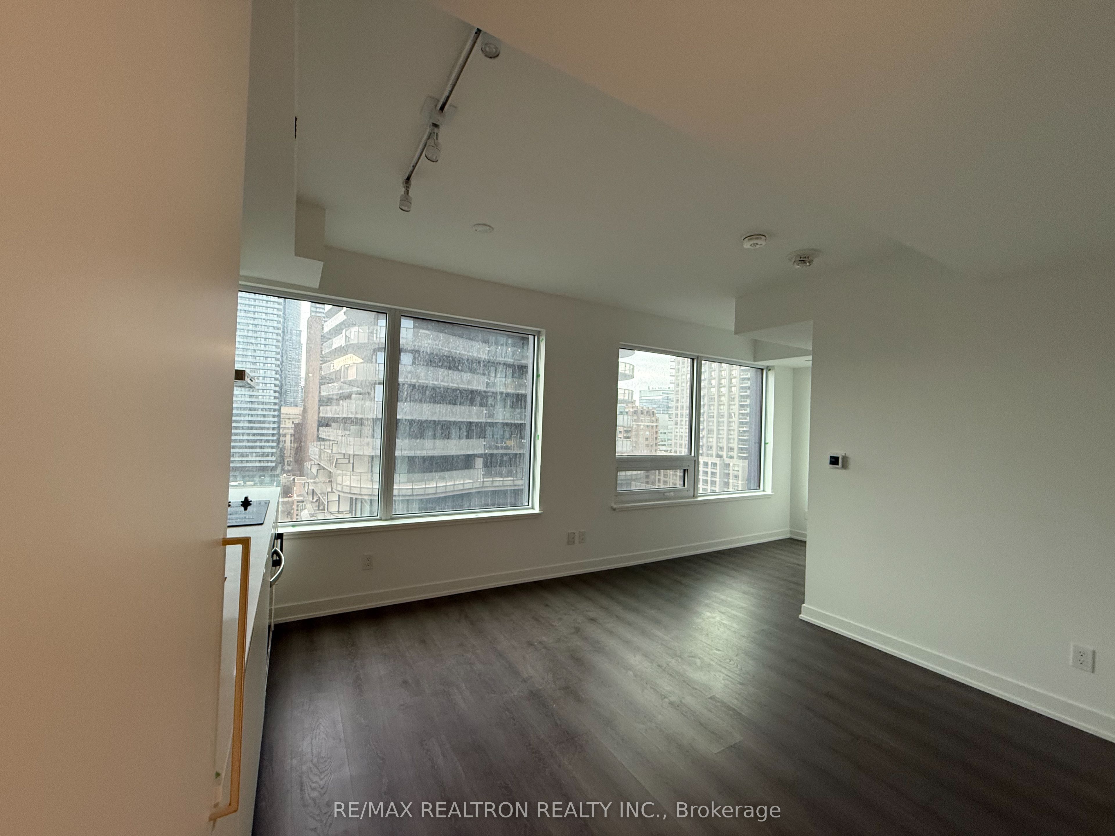 8 Wellesley Street W, #1215