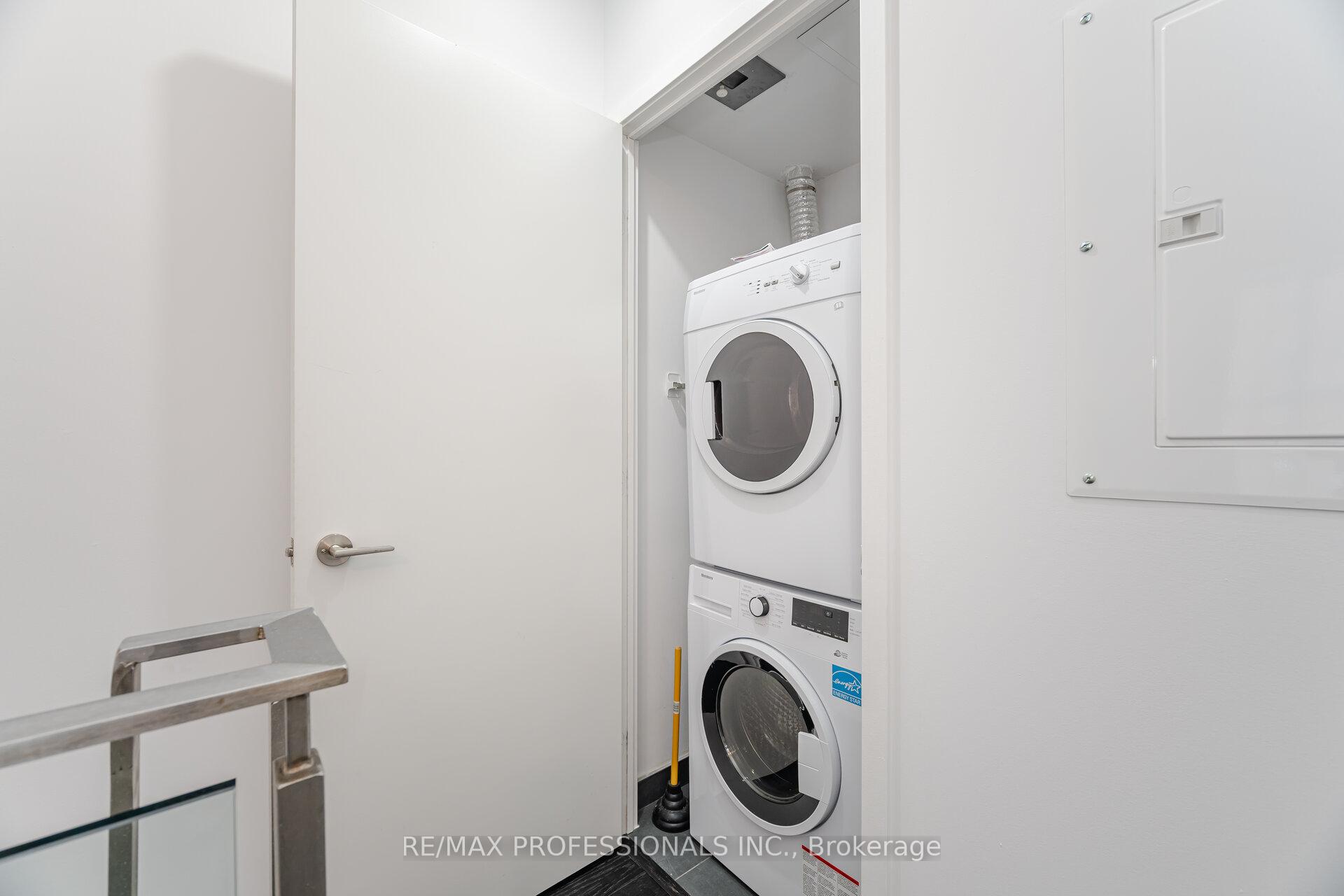 2 Bedrooms Condo at 1030 King, Toronto For sale