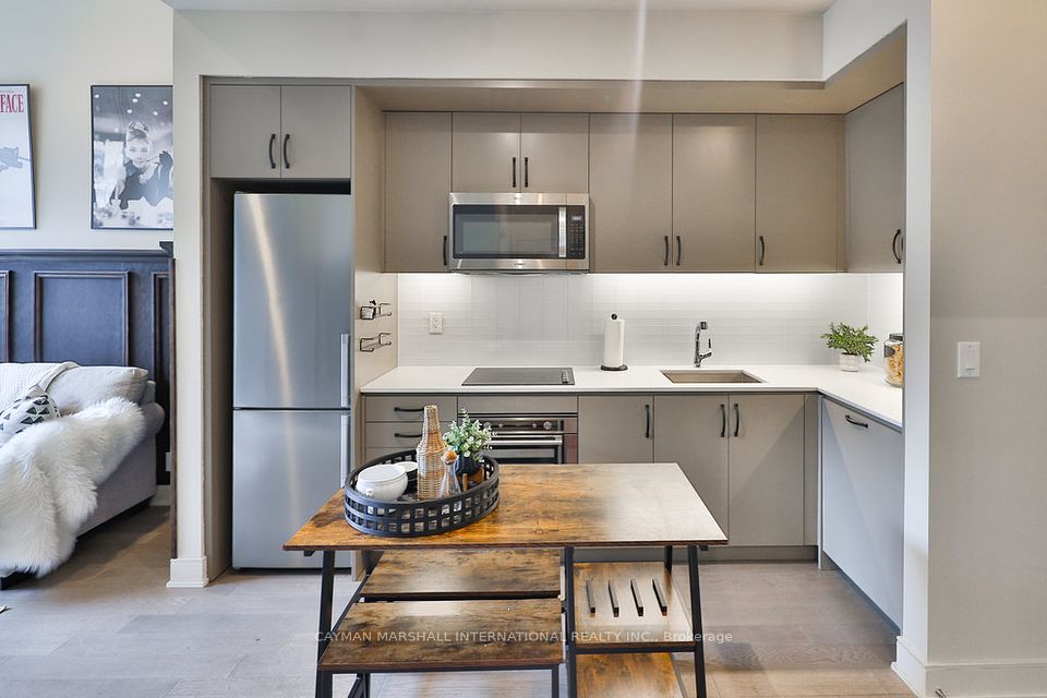 1575 Lake Shore