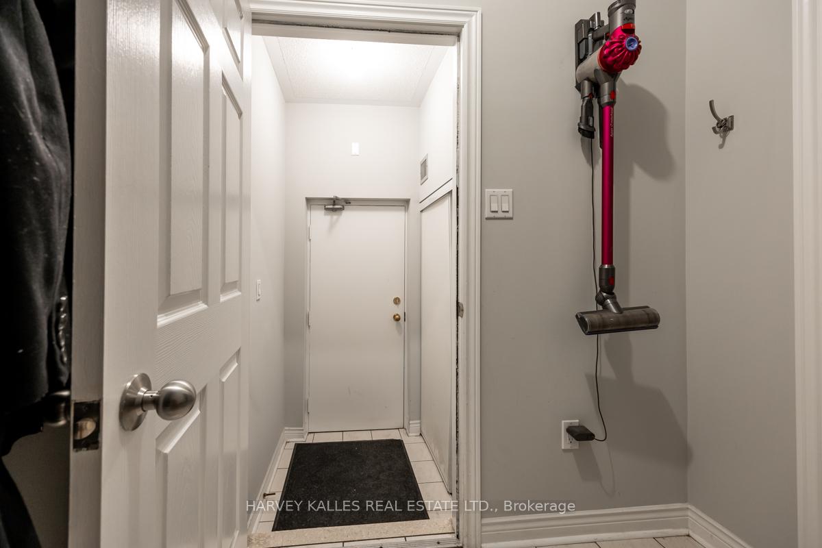 18 Clark Avenue W 64
