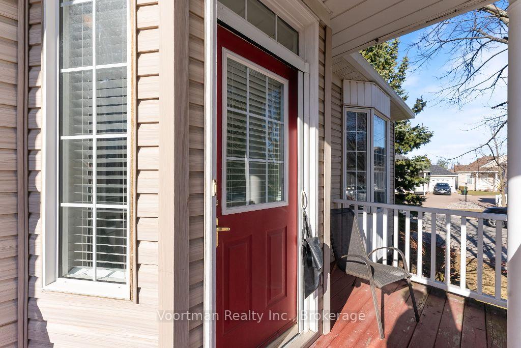2 Bedrooms Condo at 360 Silverbirch,  Hamilton For sale