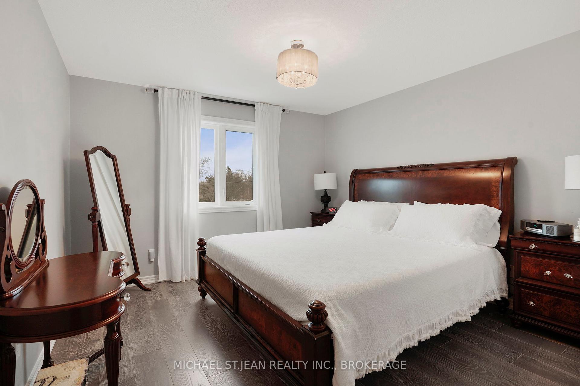 3 Bedrooms Condo at 5056 New,  Burlington For sale