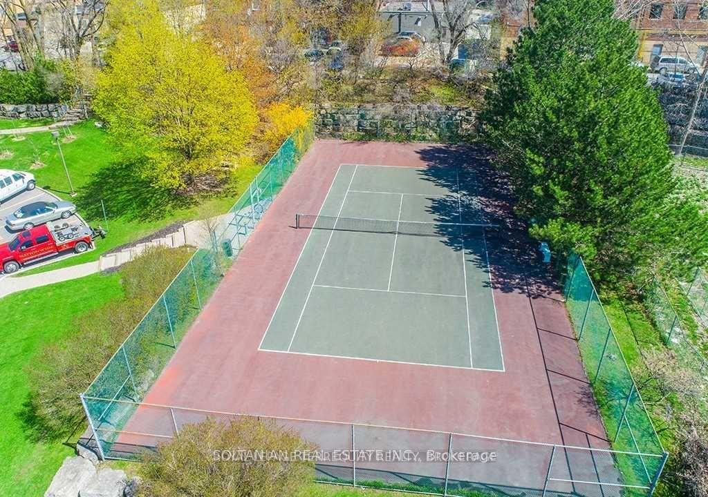 2 Bedrooms Condo at 1 Hickory Tree, Toronto For sale