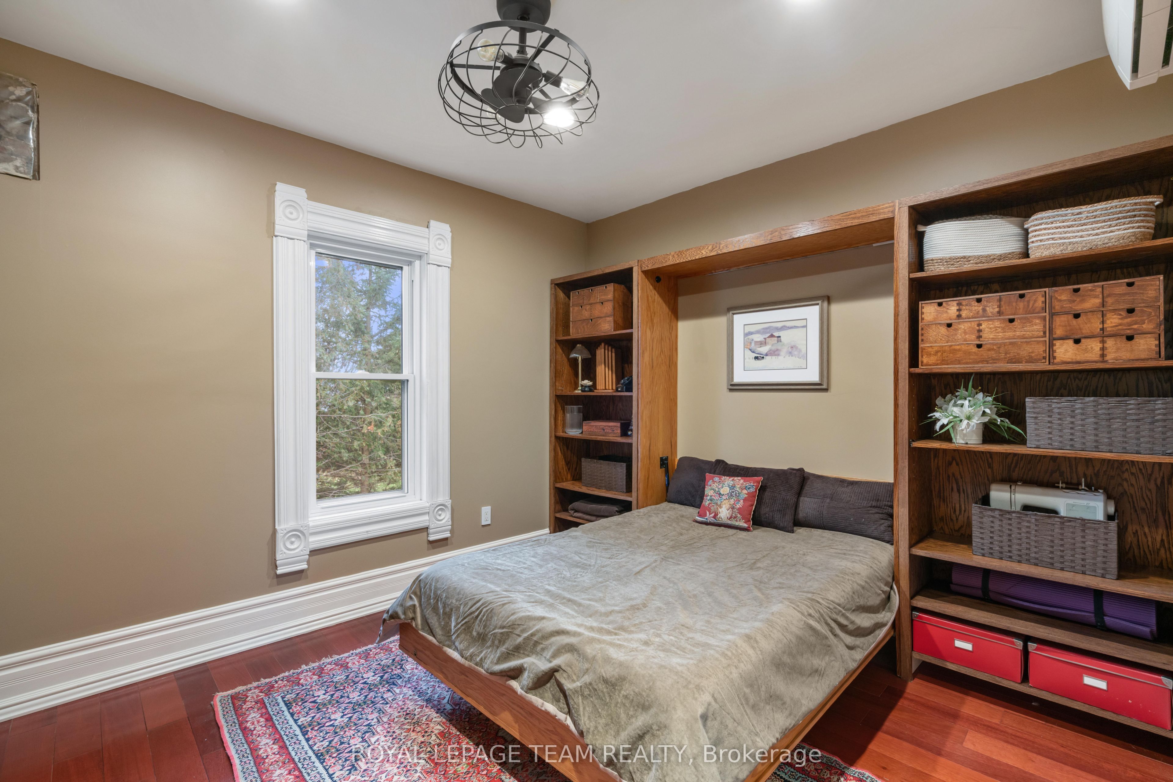 77 Queen Street W