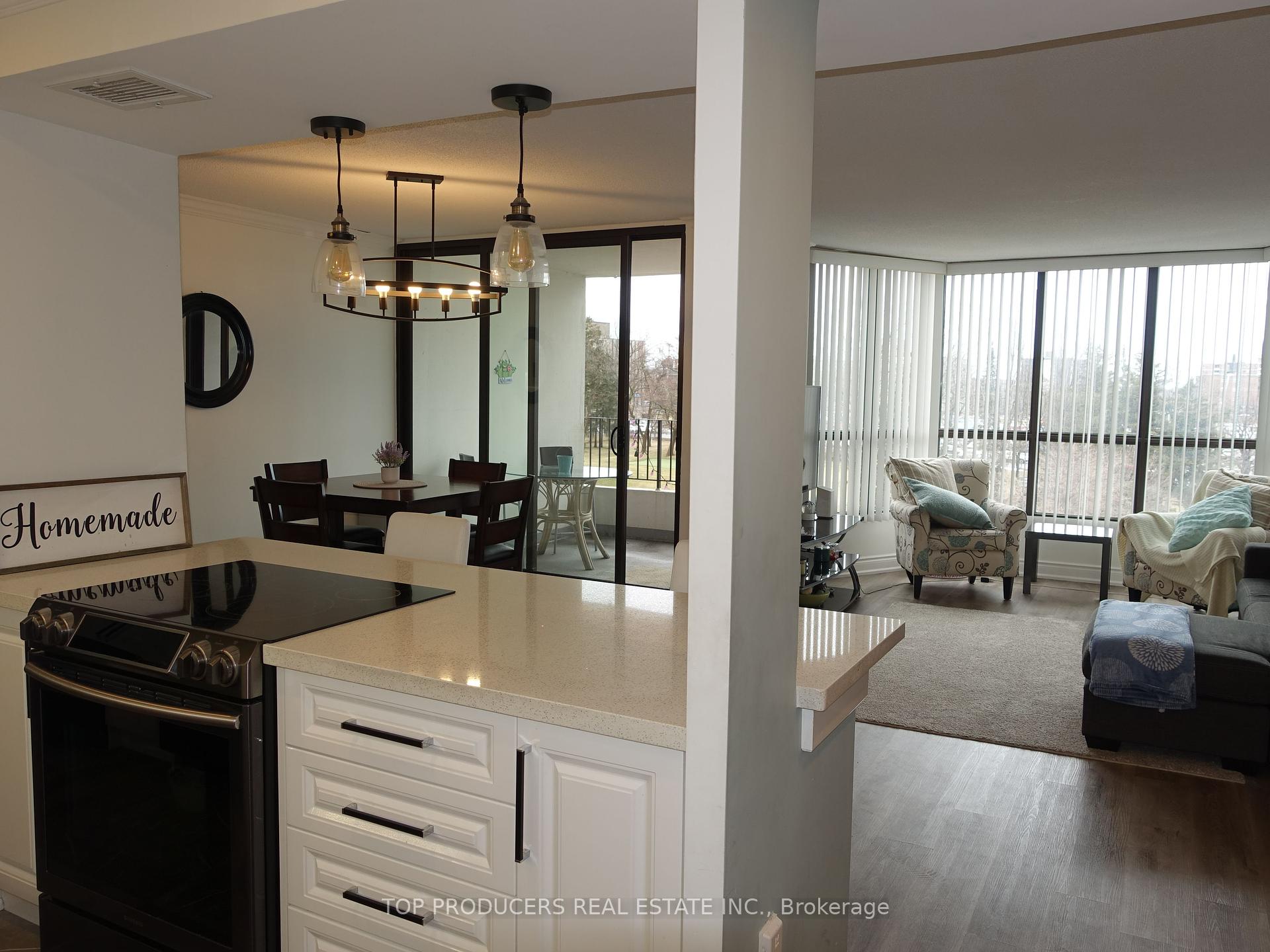 2 Bedrooms Condo at 1333 Bloor,  Mississauga For sale