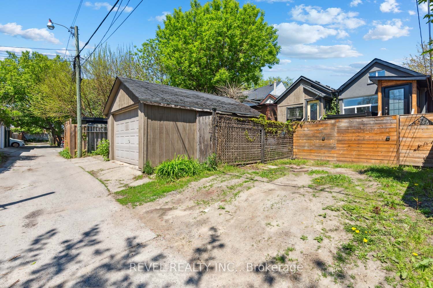 526 Quebec Ave Avenue