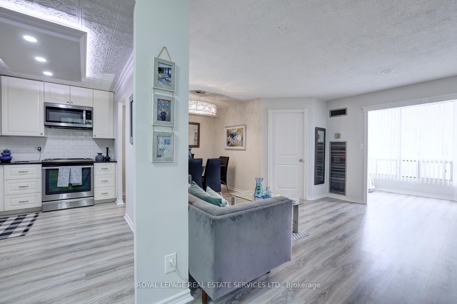 3 Bedrooms Condo at 155 Hillcrest,  Mississauga For sale