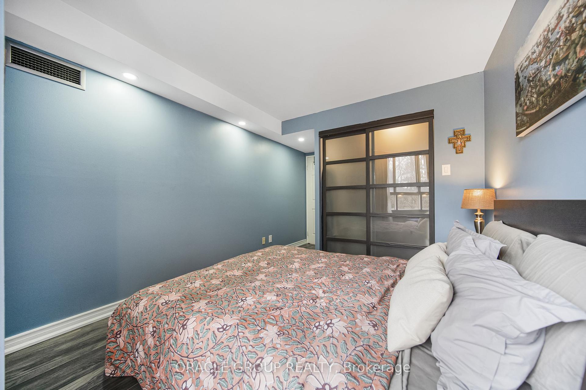 1 Bedroom Condo at 1485 Lakeshore,  Mississauga For sale