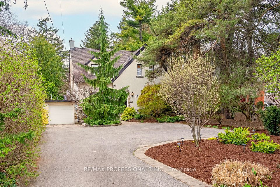 1370 Islington