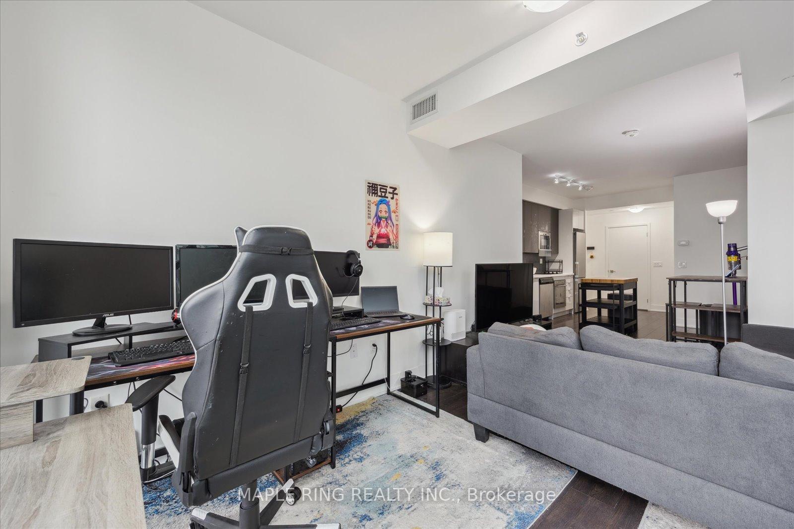 2 Bedrooms Condo at 2916 Highway 7, Vaughan For sale