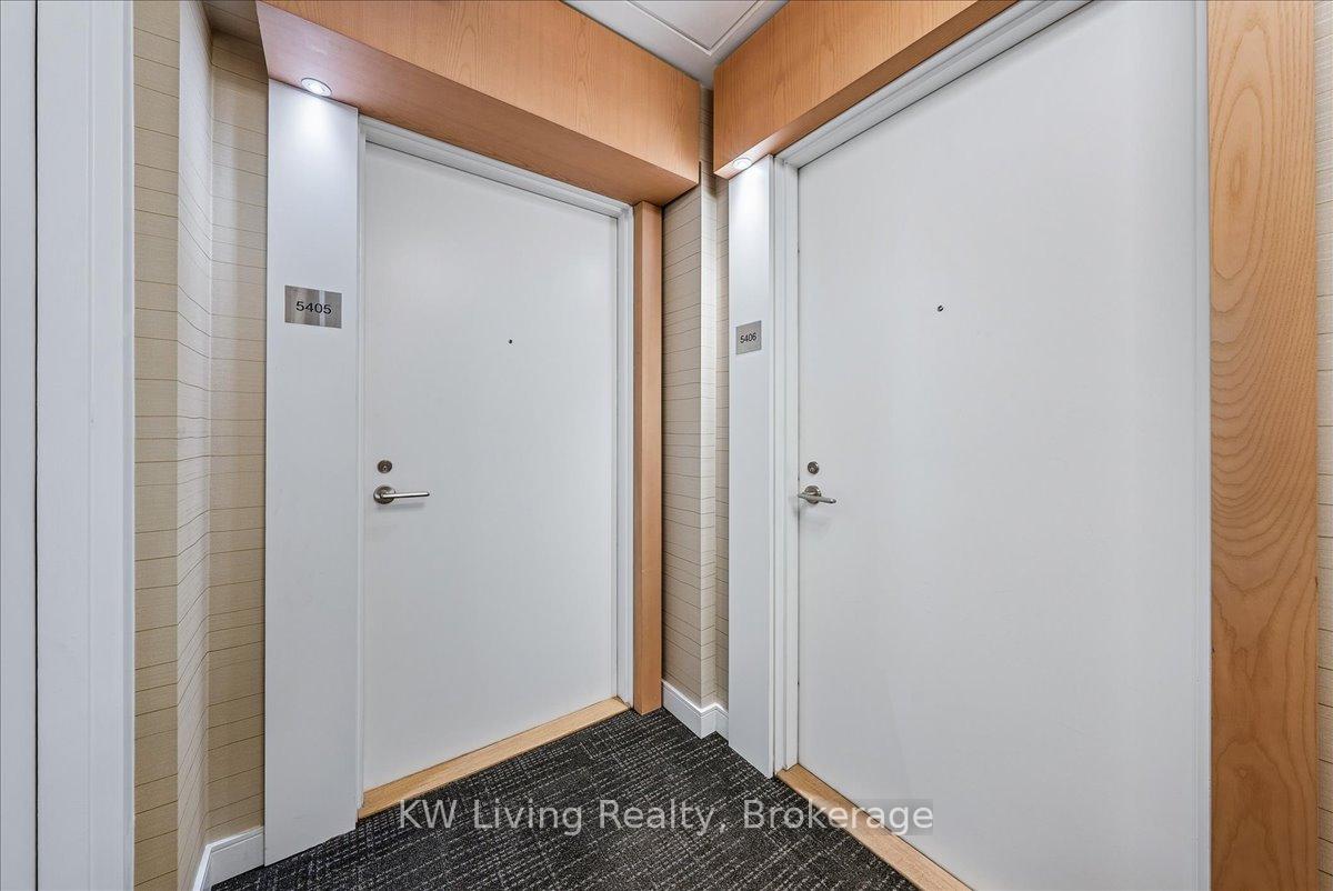 2 Bedrooms Condo at 70 Annie Craig, Toronto For sale
