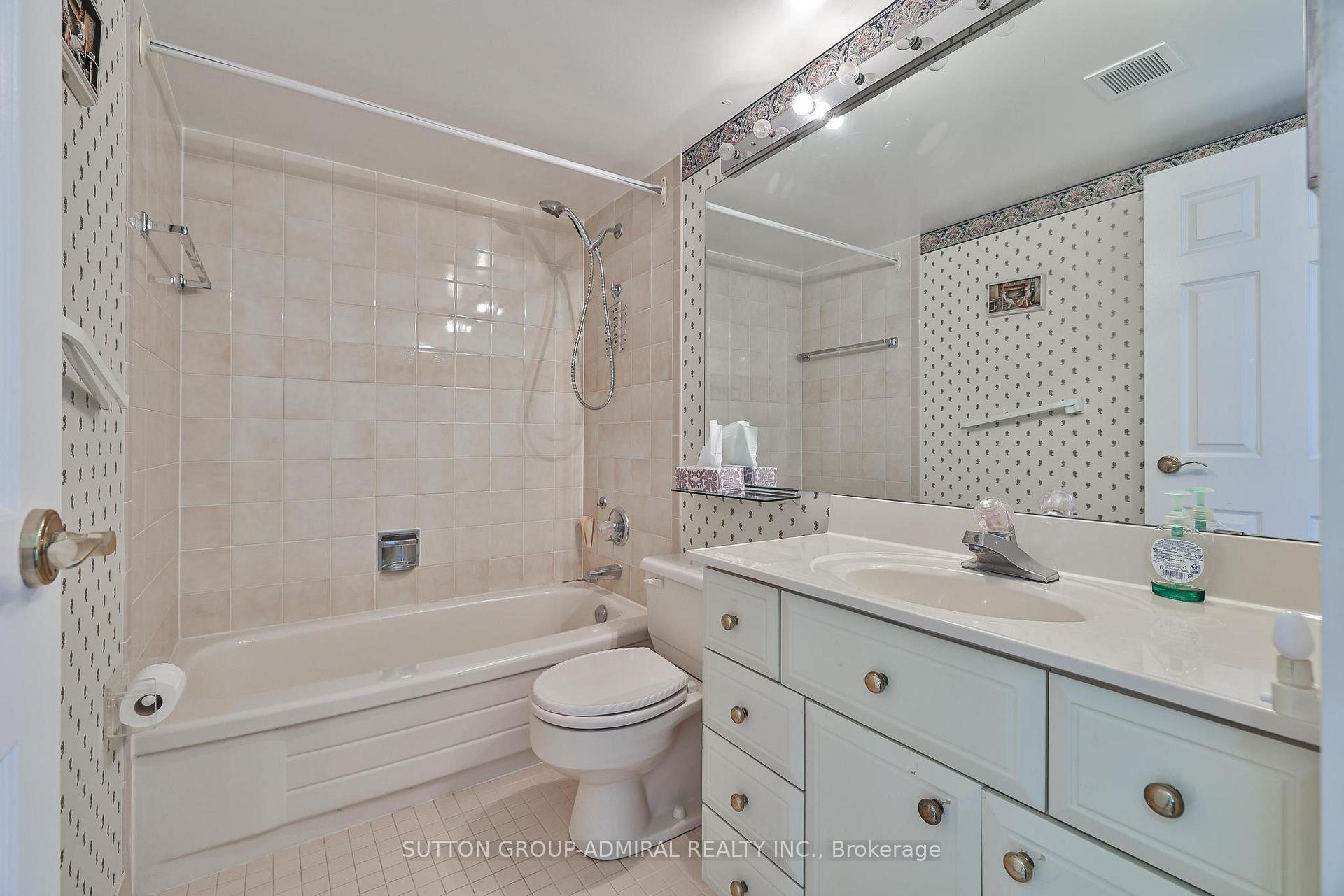 3 Bedrooms Condo at 131 Torresdale, Toronto For sale