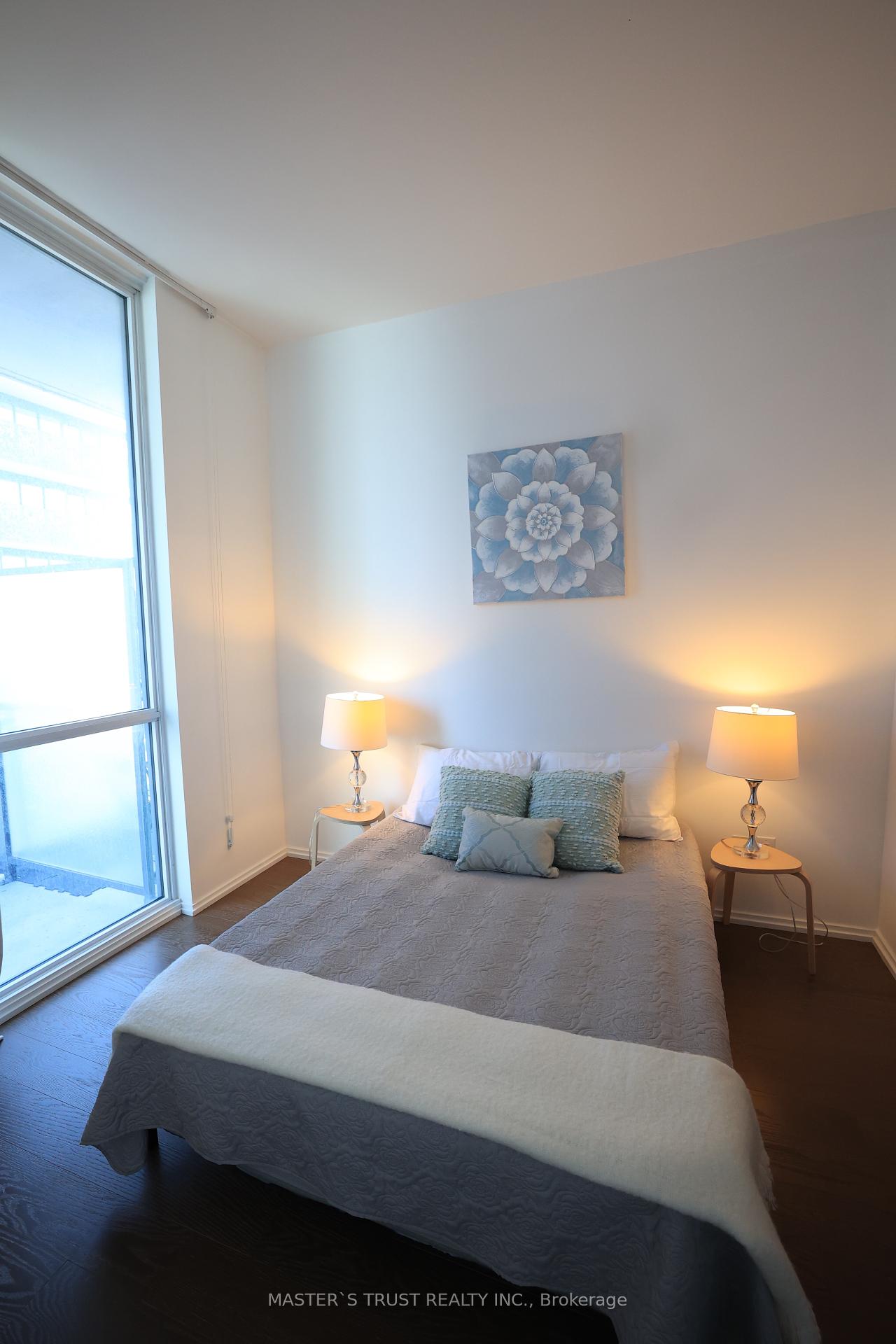 2 Bedrooms Condo at 45 Charles, Toronto For sale