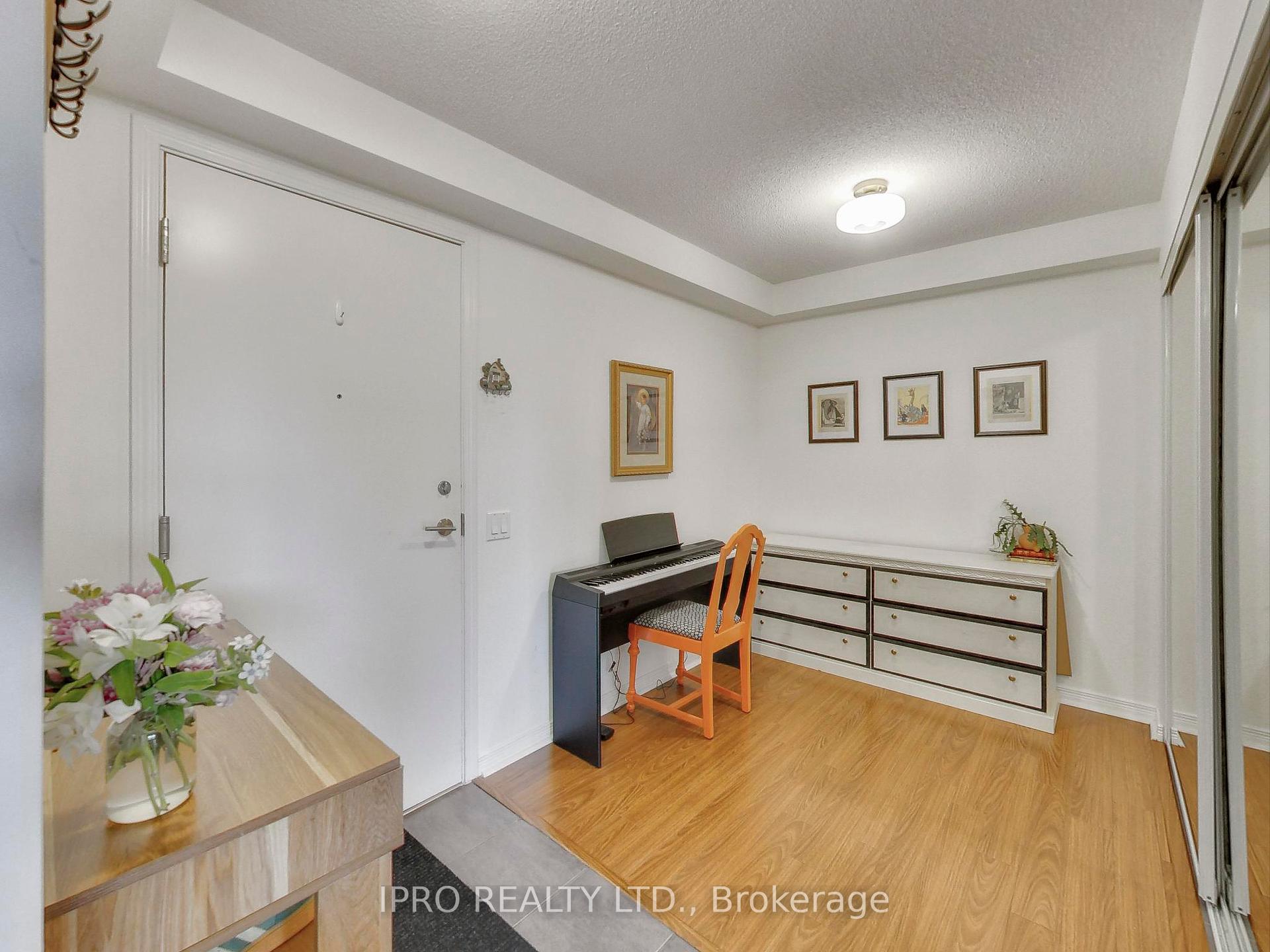 3 Bedrooms Condo at 60 Heintzman, Toronto For sale