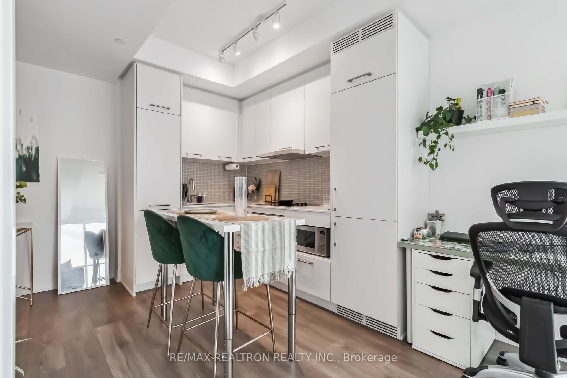 1 Bedroom Condo at 87 Peter,  Toronto For sale
