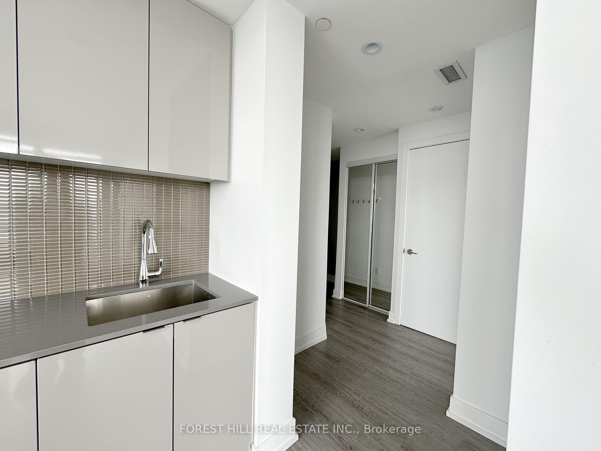 1 Bedroom Condo at 7 Grenville, Toronto For sale