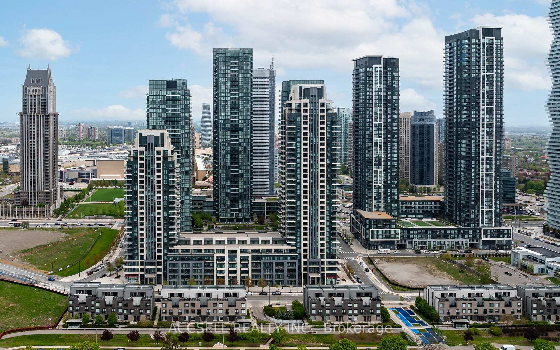 2 Bedrooms Condo at 4055 Parkside Village, Mississauga For sale