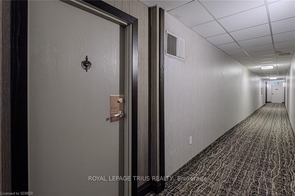 2 Bedrooms Condo at 6500 Montevideo,  Mississauga For sale