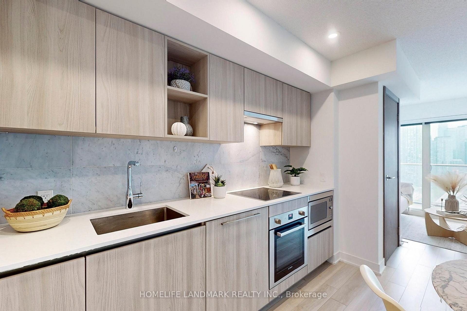 2 Bedrooms Condo at 17 Bathurst, Toronto For sale