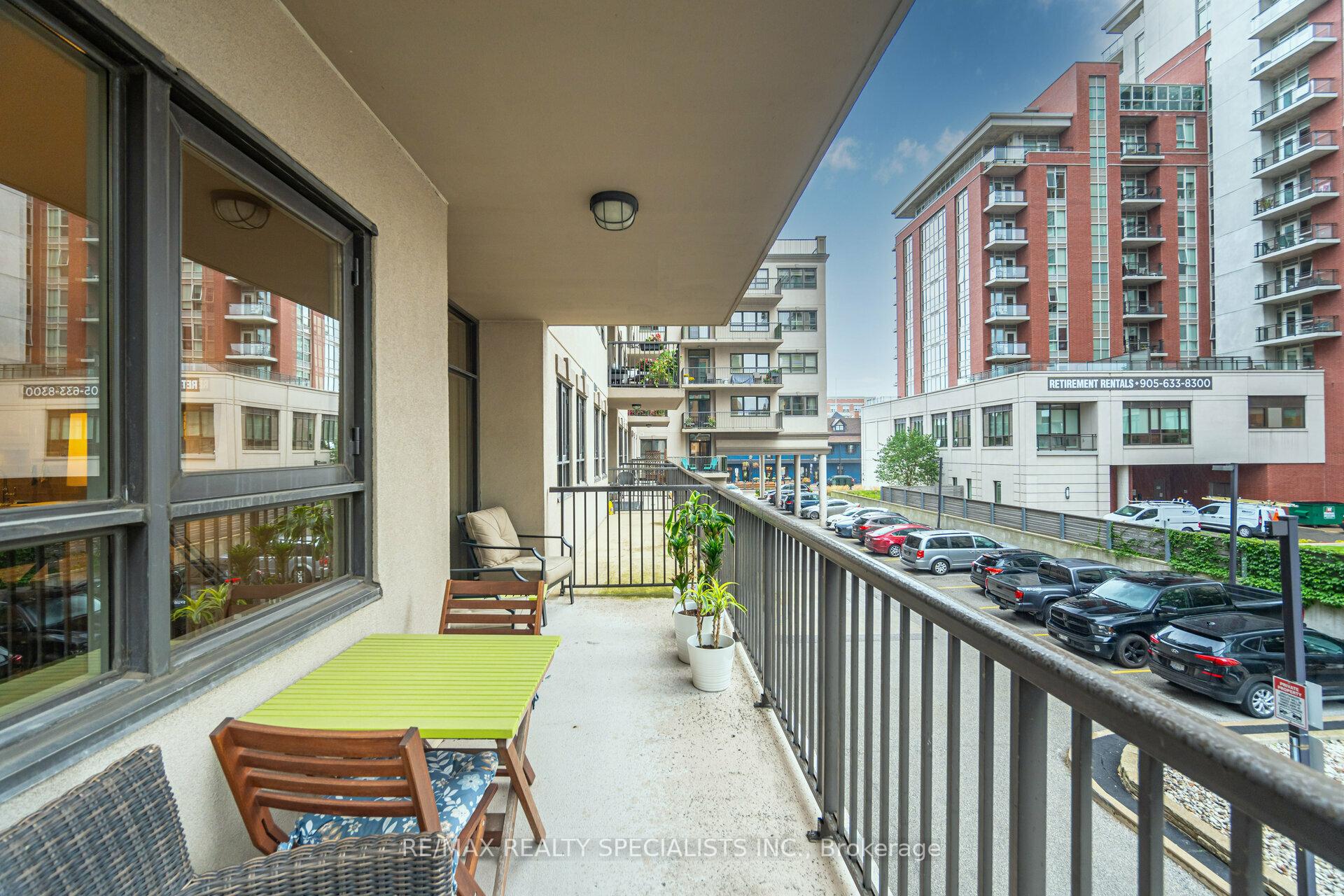 3 Bedrooms Condo at 399 Elizabeth, Burlington For sale