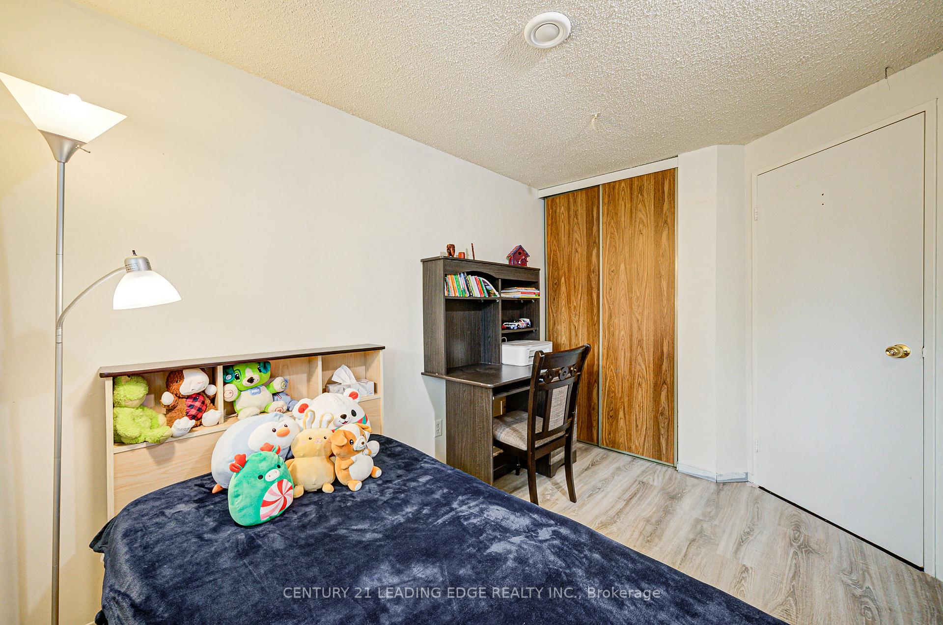 5 Bedrooms Condo at 25 Collinsgrove, Toronto For sale