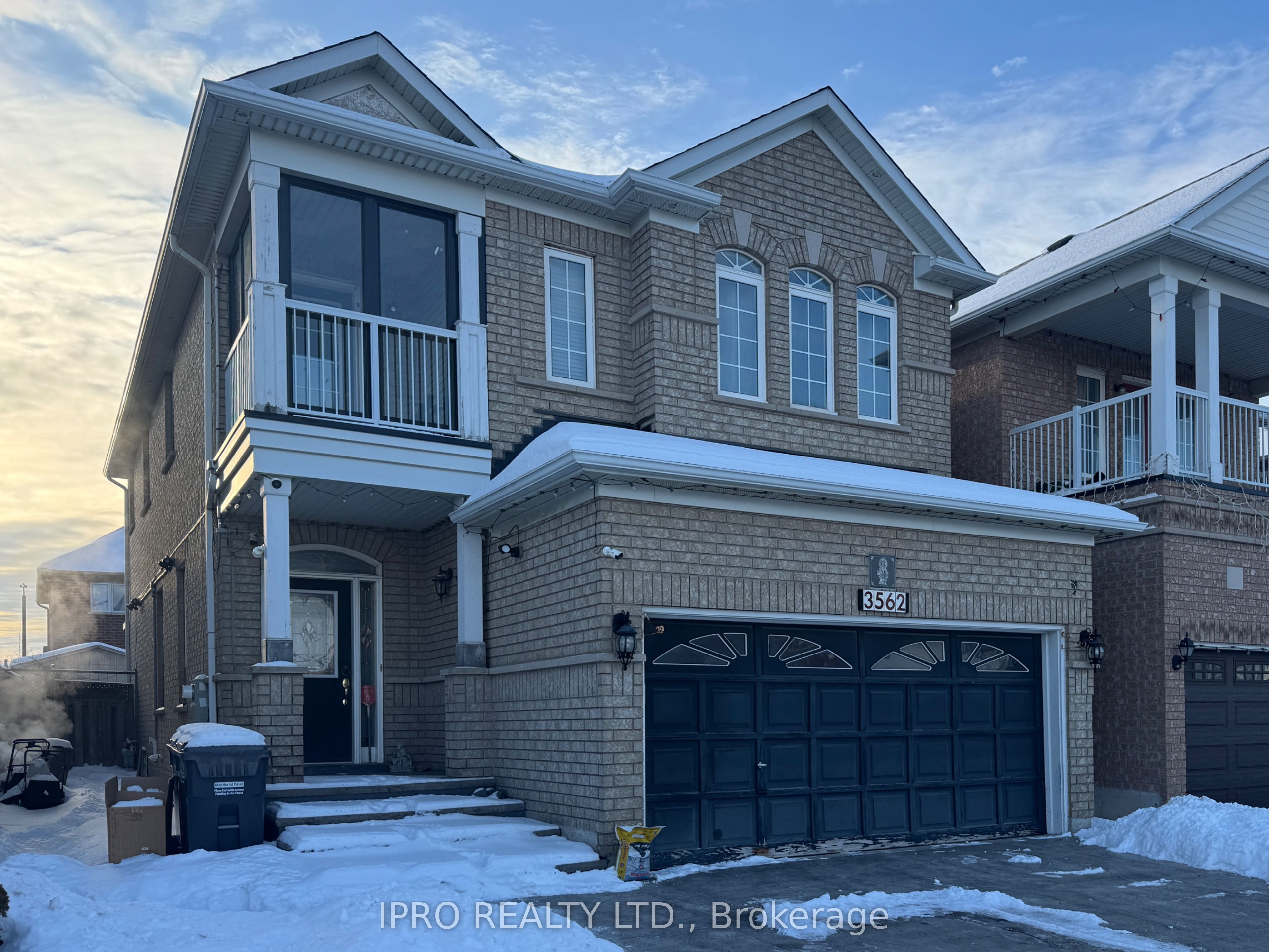 3562 Fountain Park Avenue, Mississauga, ON L5M 7E8