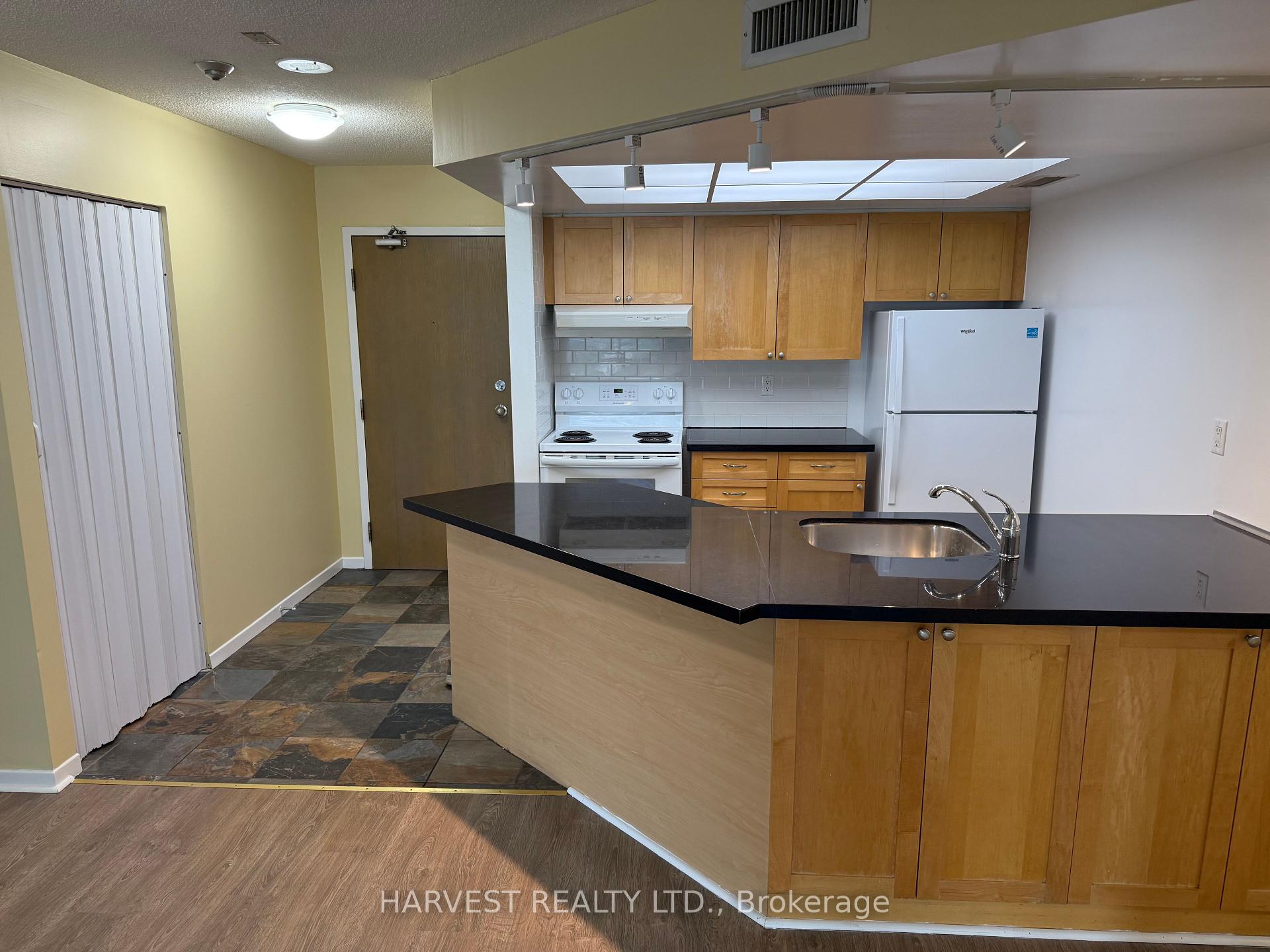 3 Bedrooms Condo at 1001 Bay, Toronto For sale