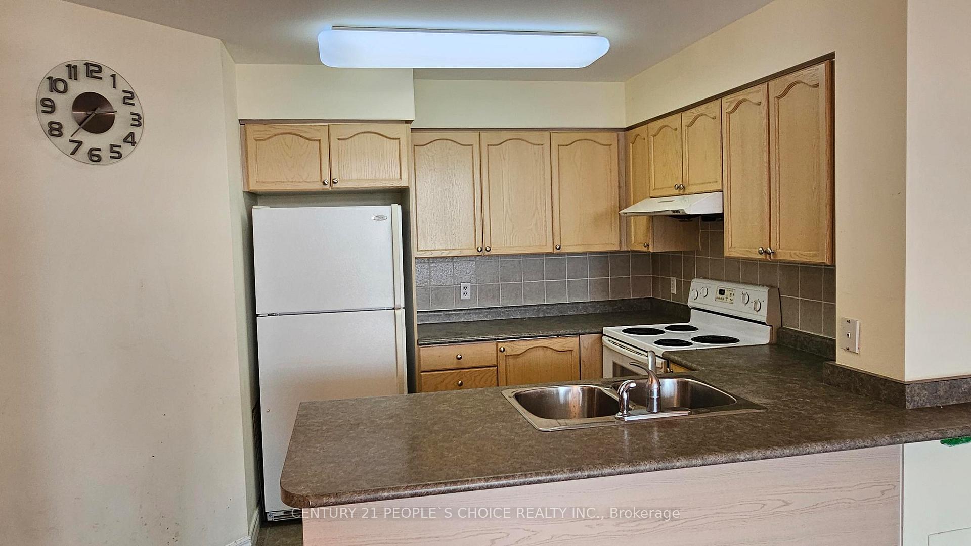 2 Bedrooms Condo at 23 Hollywood, Toronto For sale