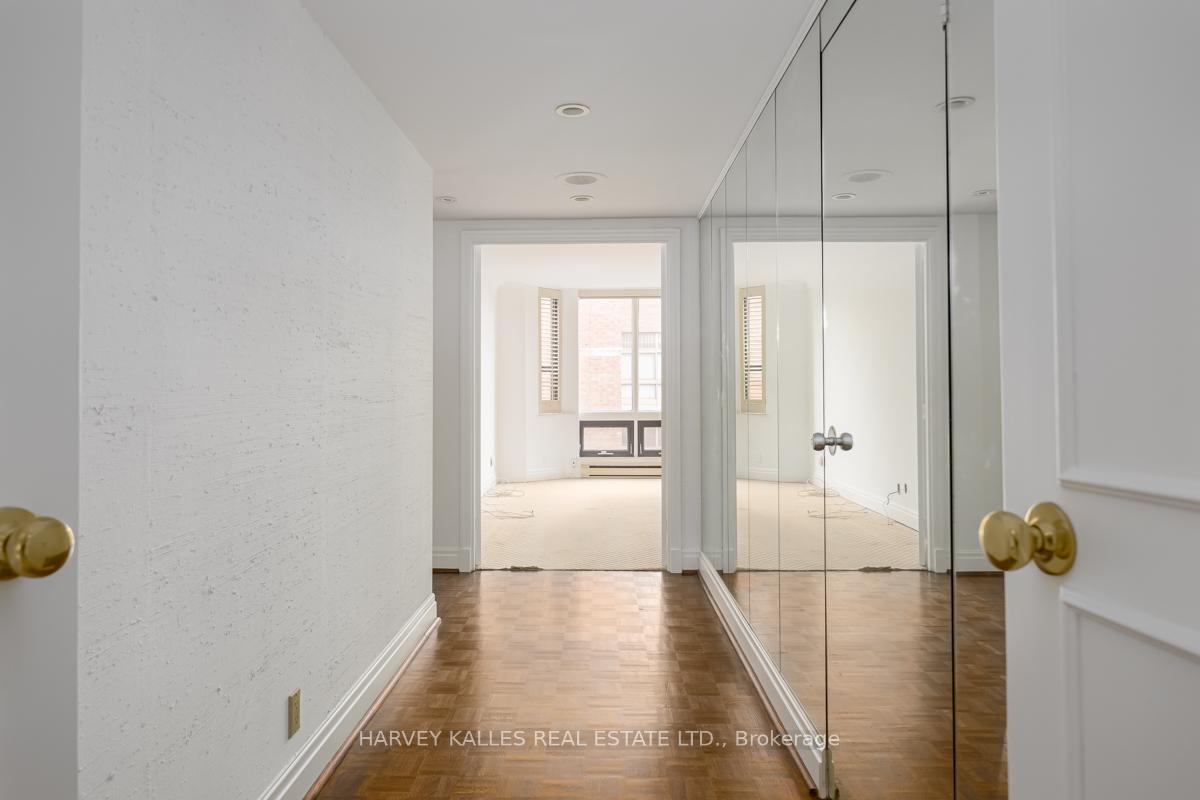 2 Bedrooms Condo at 1166 Bay, Toronto For sale