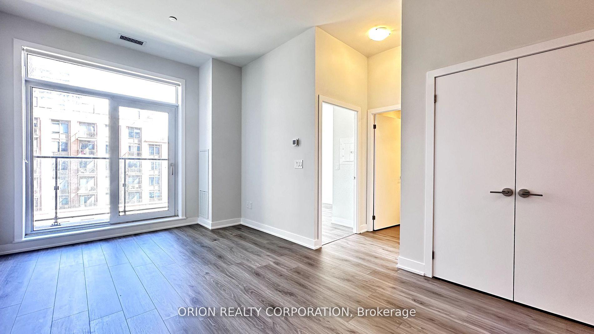 2 Bedrooms Condo at 430 Square One, Mississauga For sale