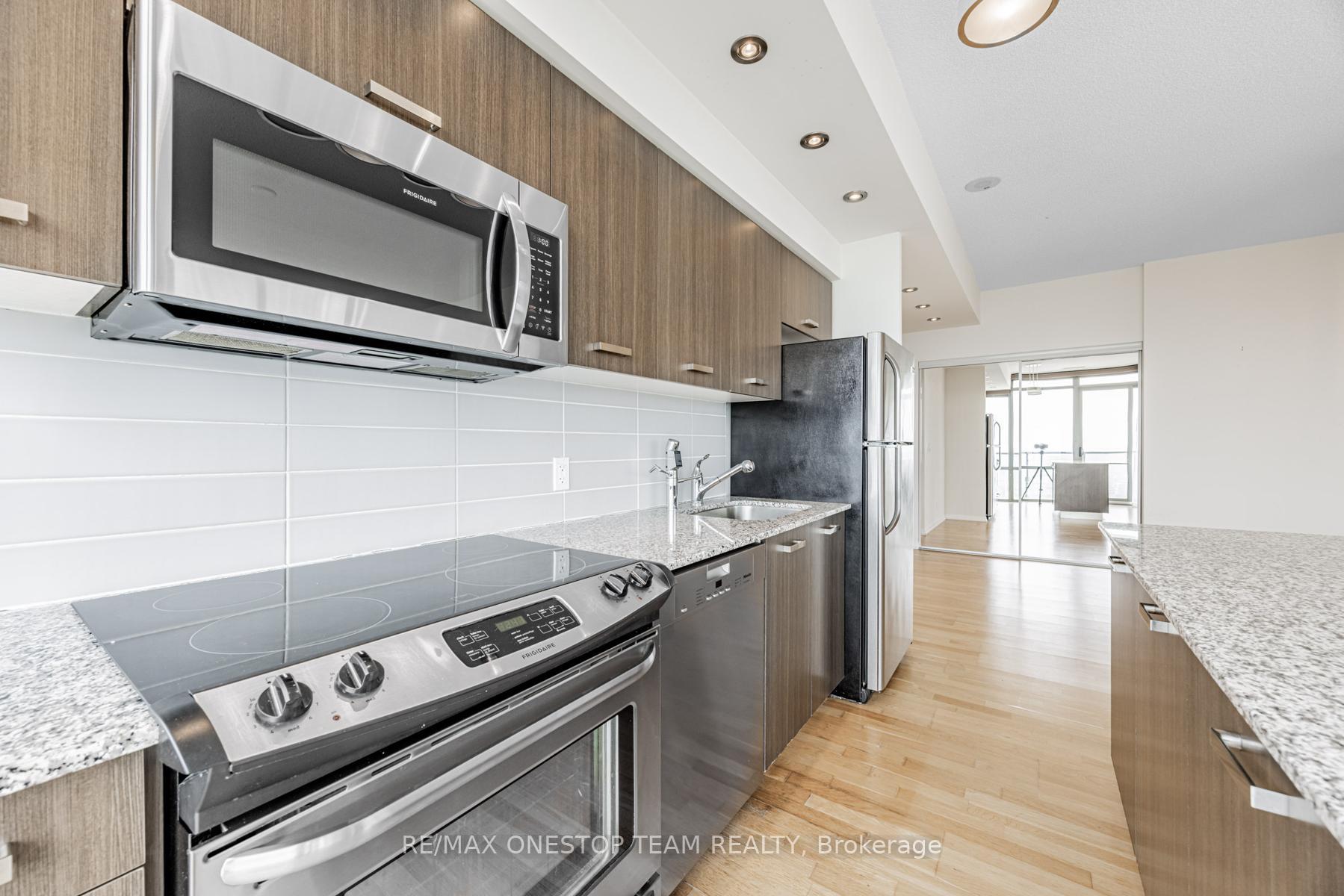 4 Bedrooms Condo at 832 Bay, Toronto For sale