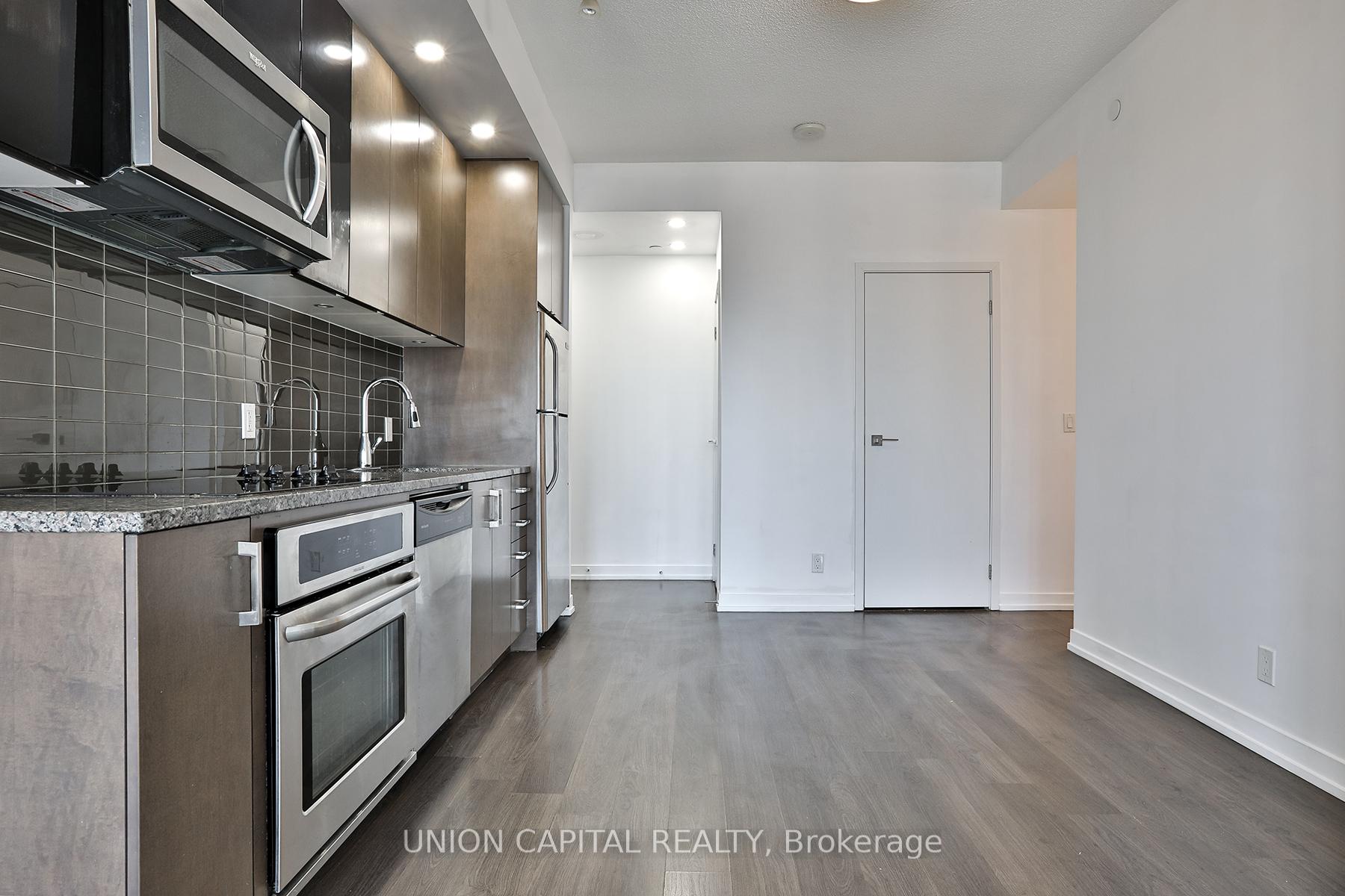 2 Bedrooms Condo at 89 Dunfield, Toronto For sale
