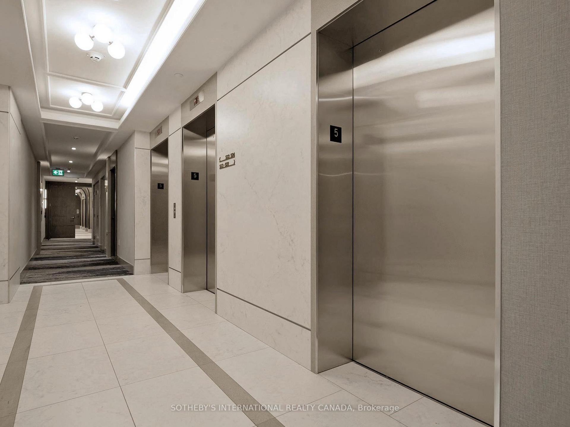 3 Bedrooms Condo at 30 Inn On the Park, Toronto For sale