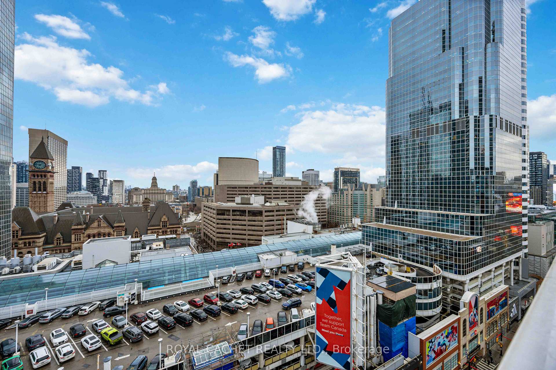 2 Bedrooms Condo at 197 Yonge,  Toronto For sale