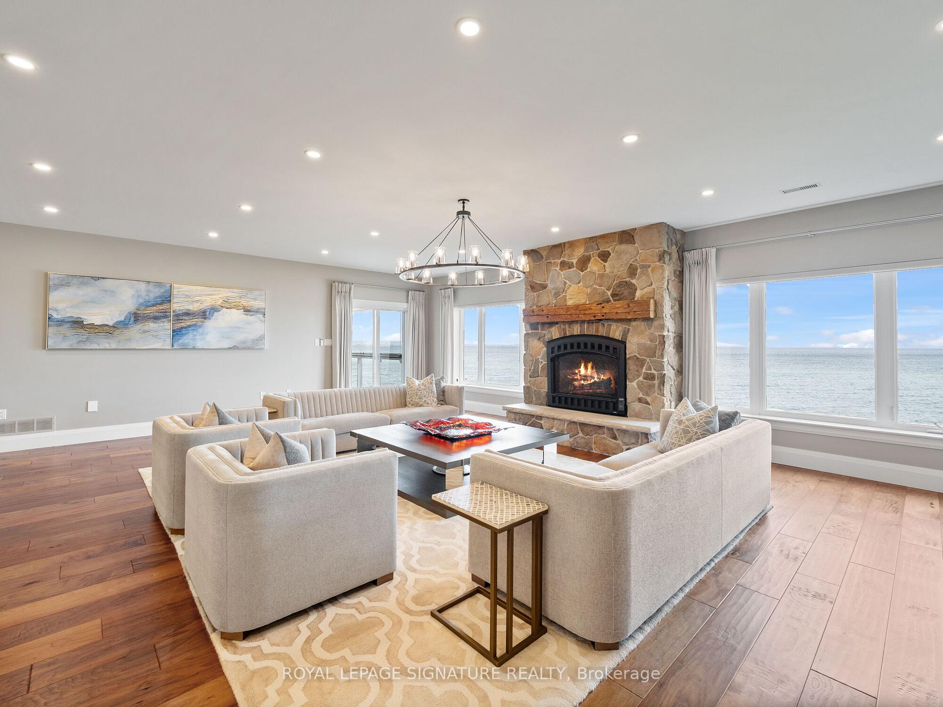 3 Bedrooms Condo at 484 Millen,  Hamilton For sale