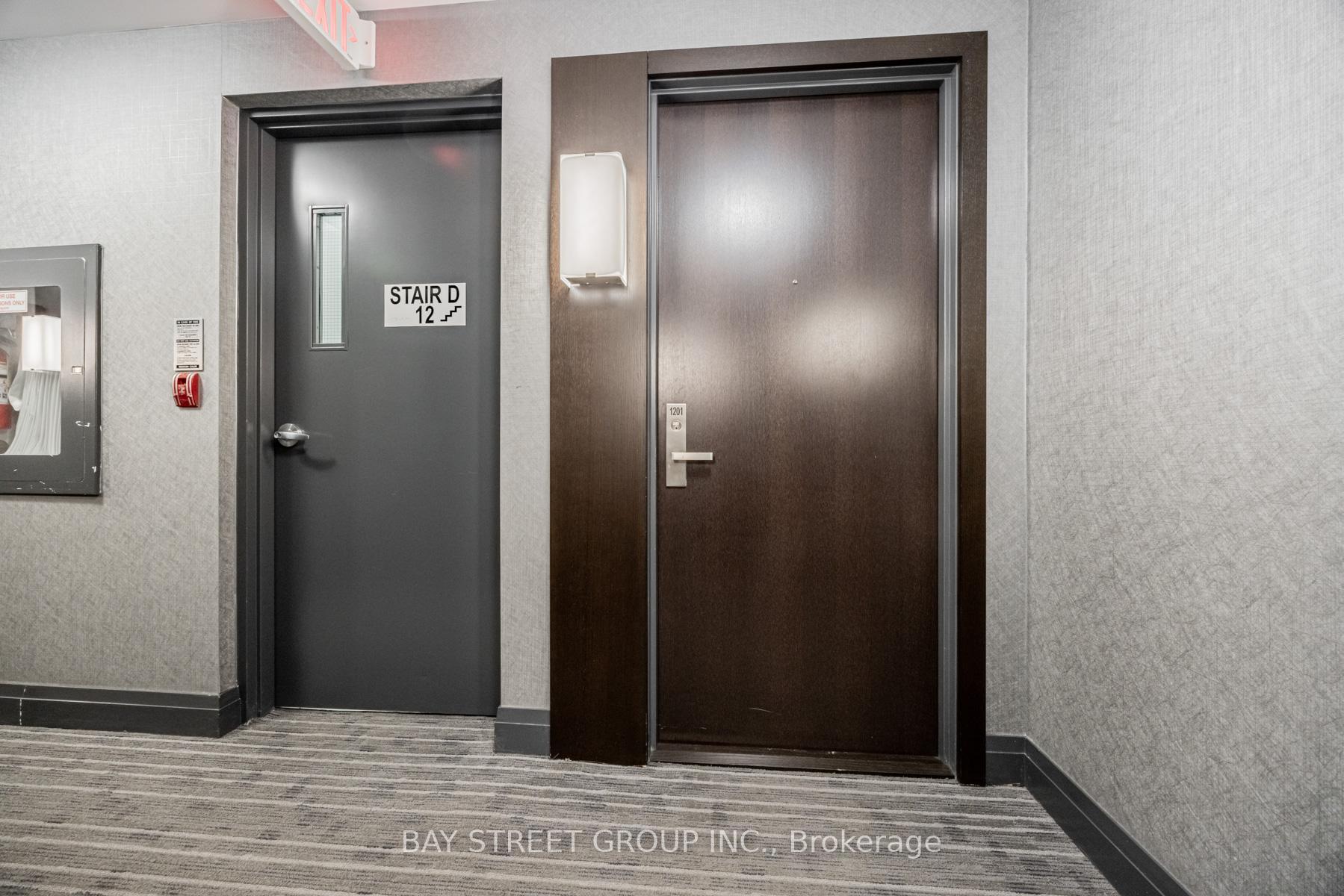 2 Bedrooms Condo at 55 Speers, Oakville For sale