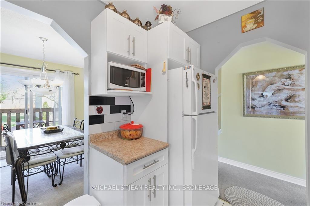 3 Bedrooms Condo at 985 Limeridge,  Hamilton For sale
