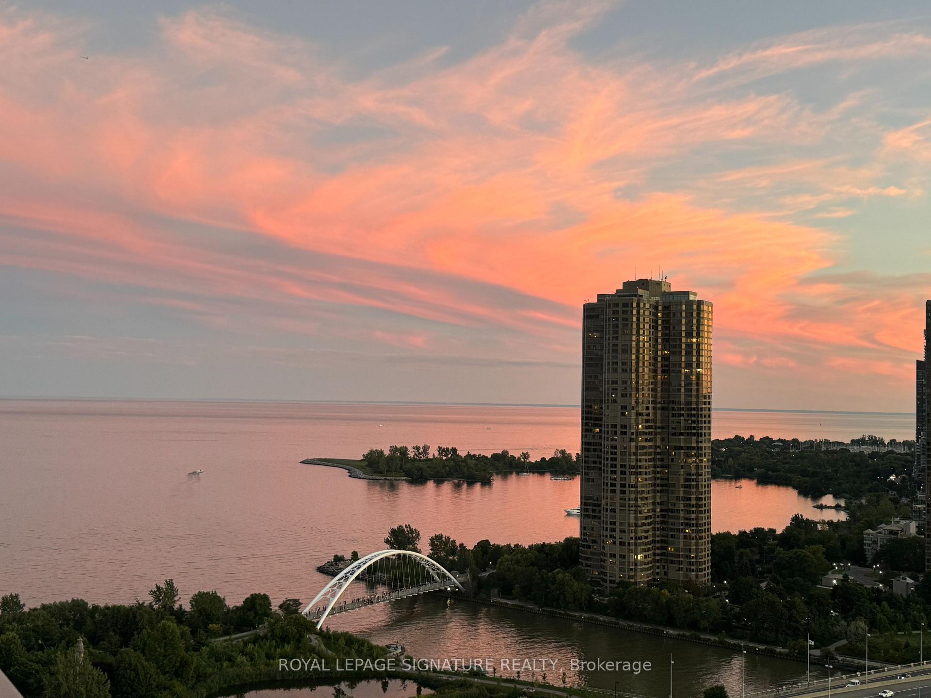 2 Bedrooms Condo at 105 The Queensway, Toronto For sale