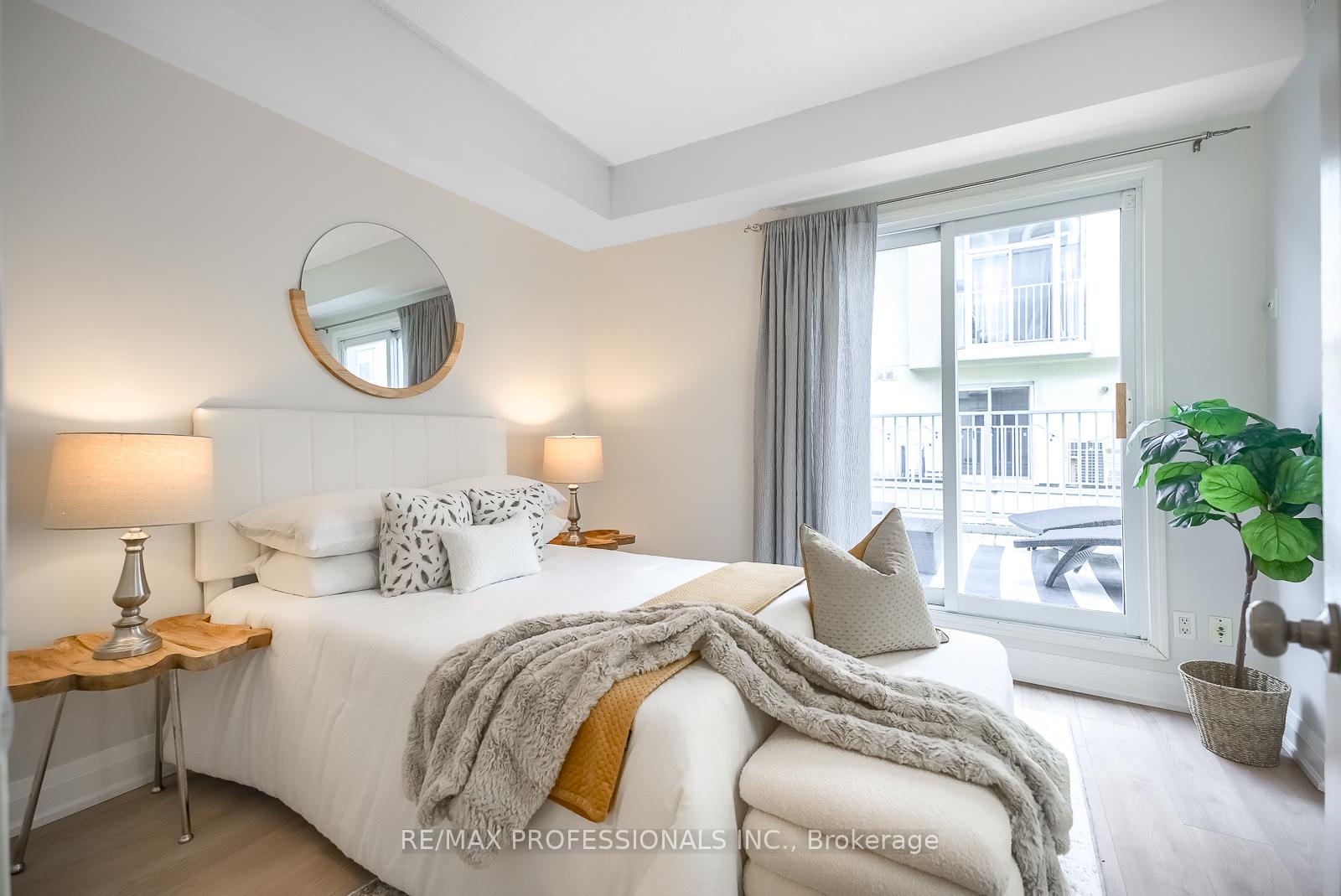 2 Bedrooms Condo at 36 Stadium, Toronto For sale