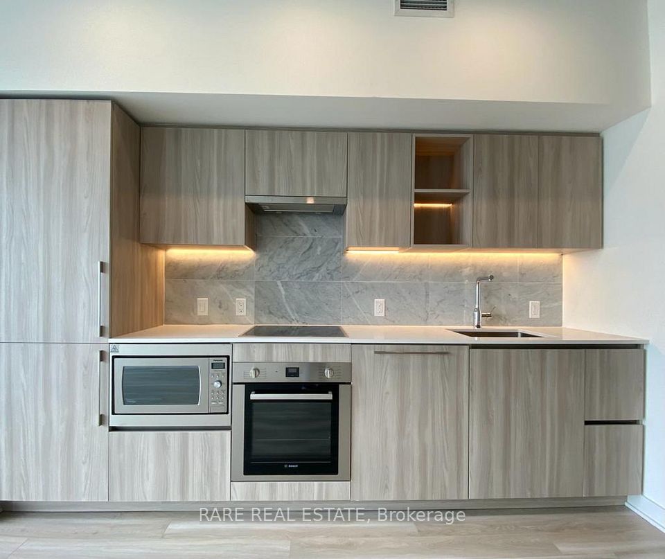 19 Bathurst Street