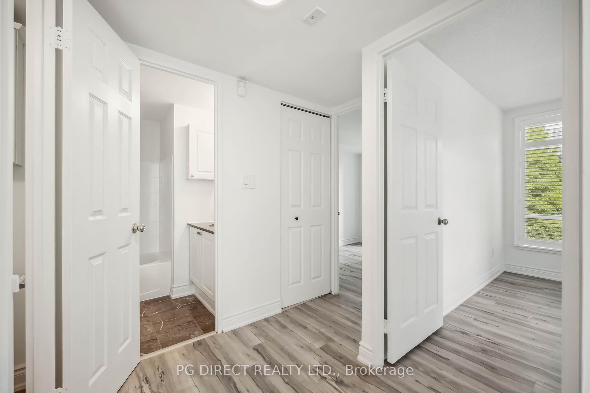 2 Bedrooms Condo at 99 Hayden, Toronto For sale
