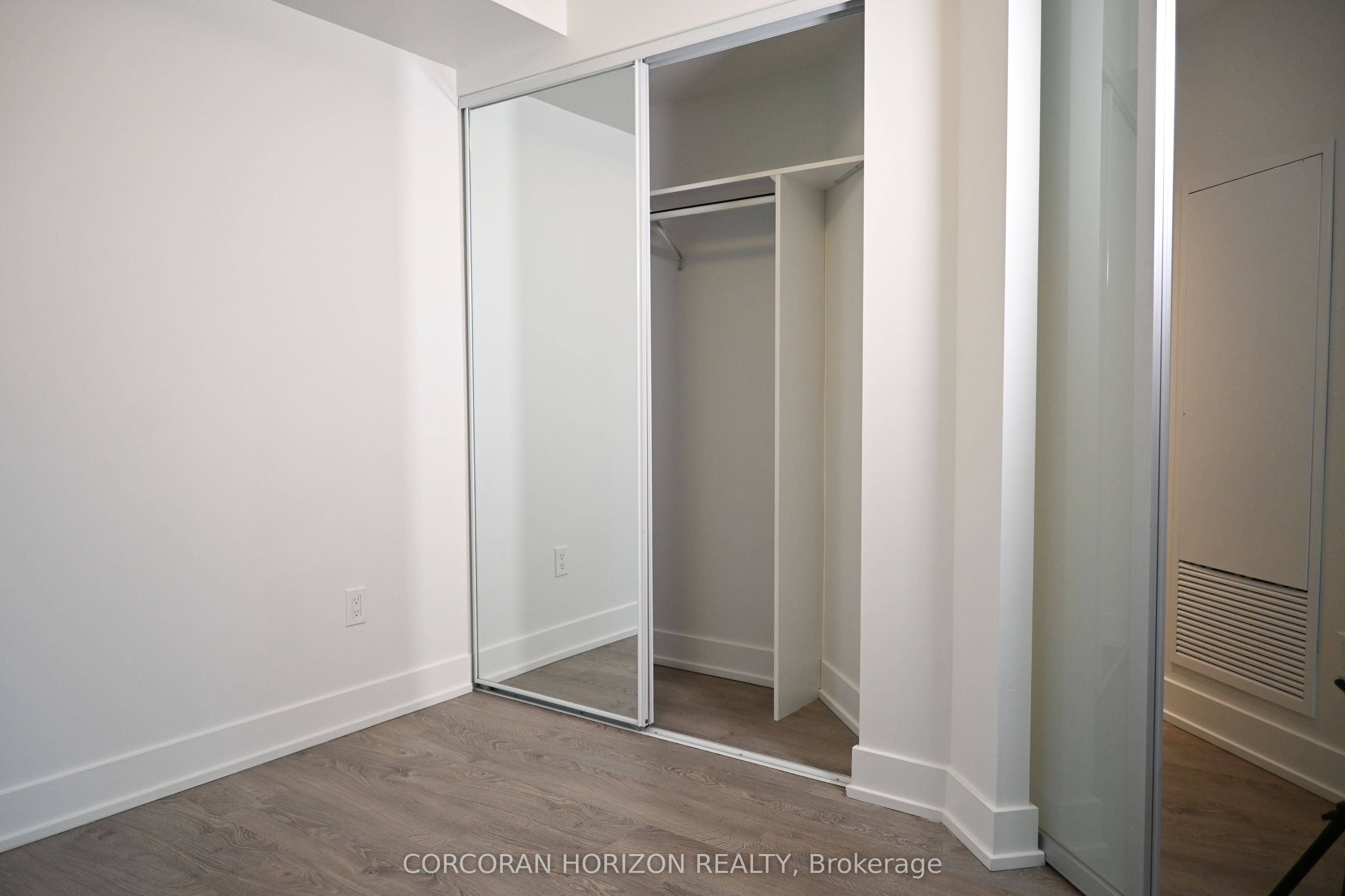 7 Mabelle Avenue, #404