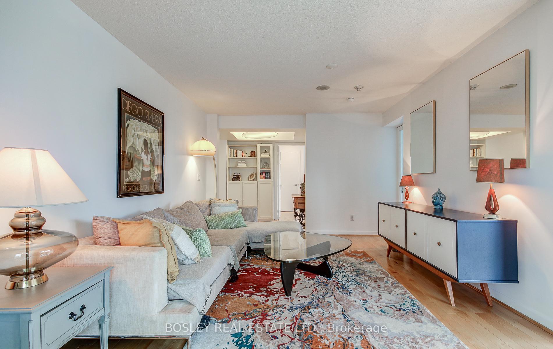 2 Bedrooms Condo at 8 Park, Toronto For sale