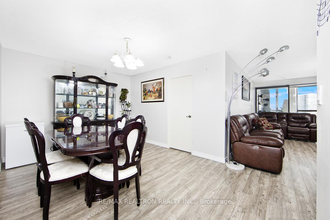 4 Bedrooms Condo at 25 Bamburgh, Toronto For sale