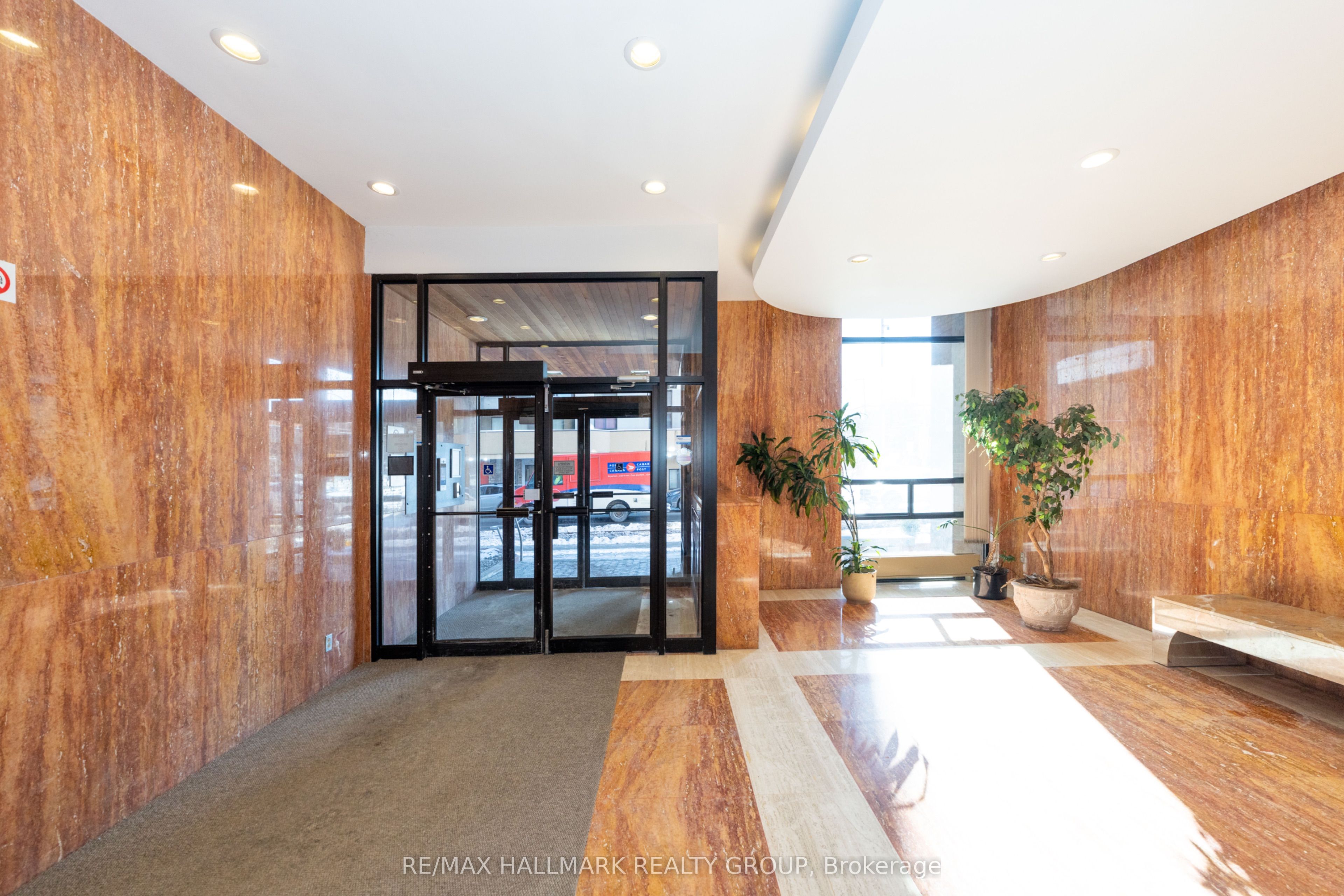 #1006 - 475 Laurier Avenue, OttawaCentre, ON K1R 7X1