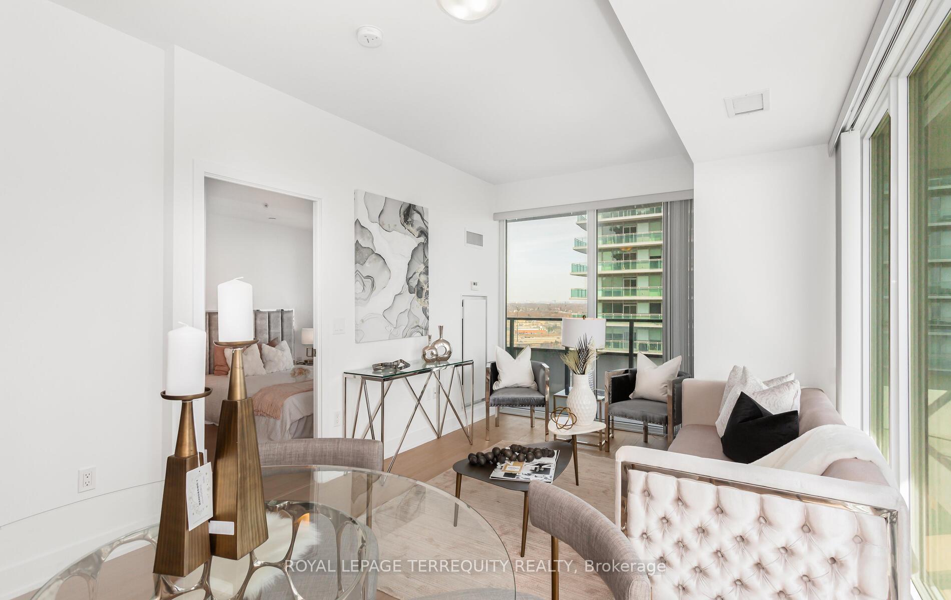 2 Bedrooms Condo at 30 Shore Breeze,  Toronto For sale