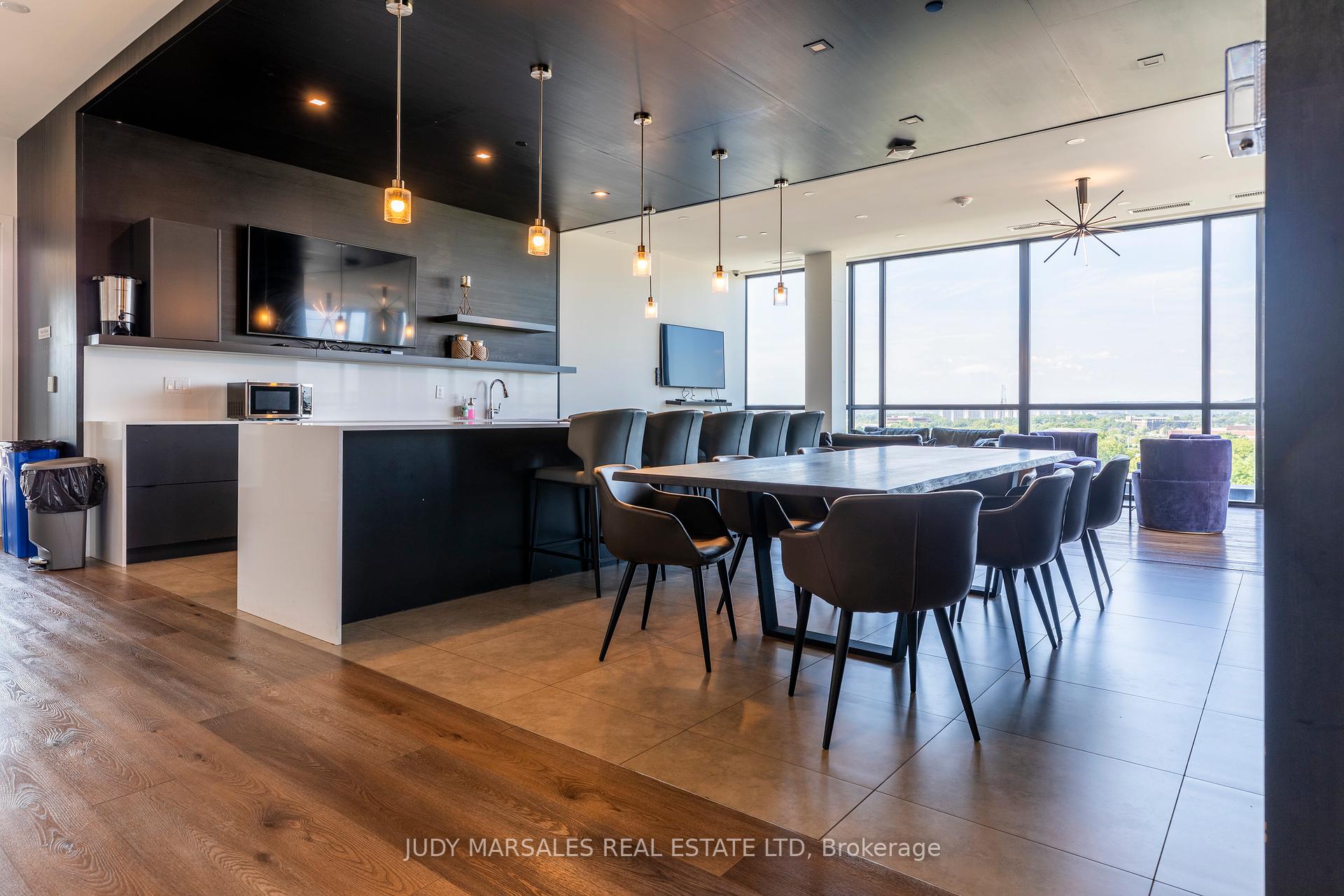 2 Bedrooms Condo at 101 Locke,  Hamilton For sale