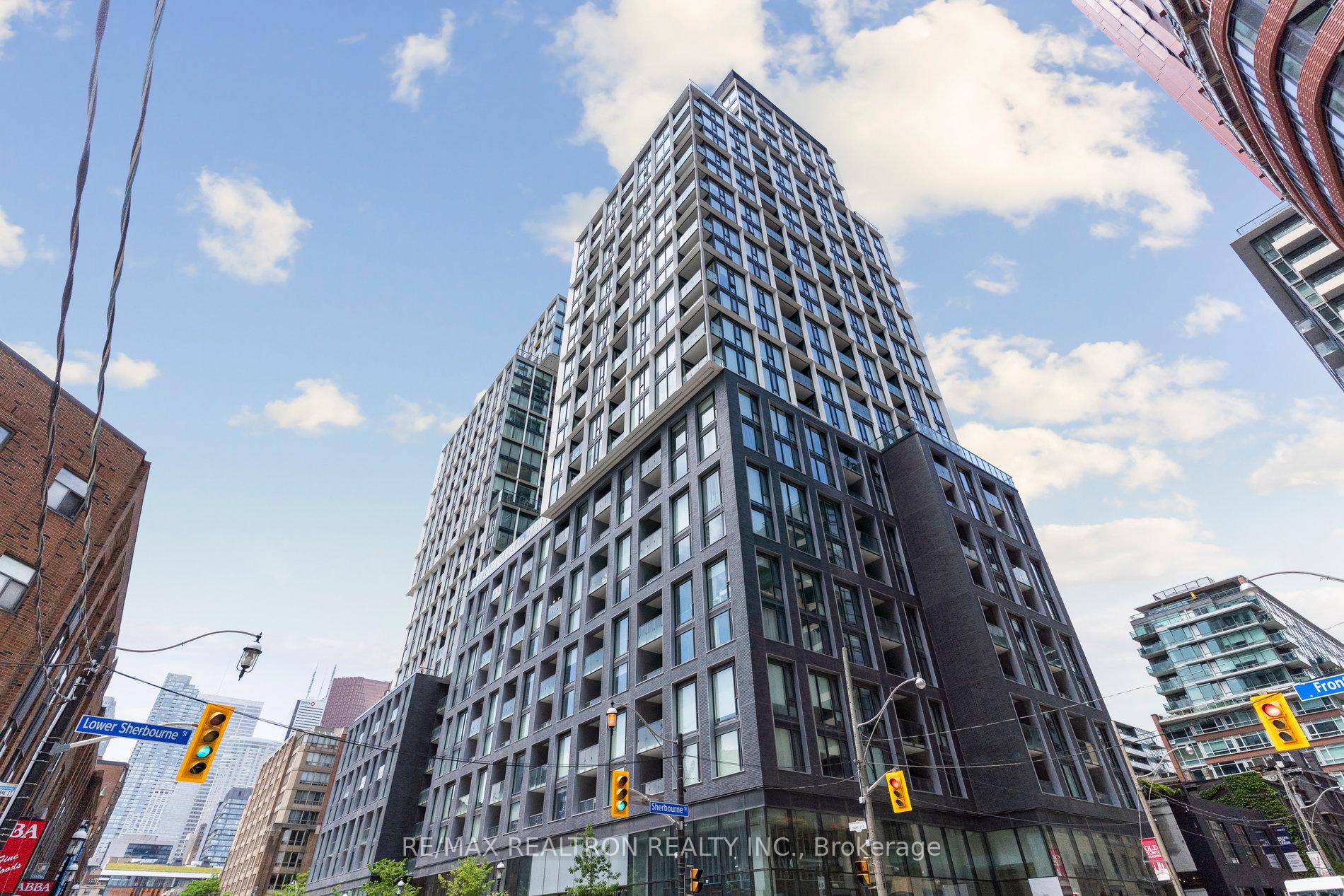 2 Bedrooms Condo at 158 Front, Toronto For sale