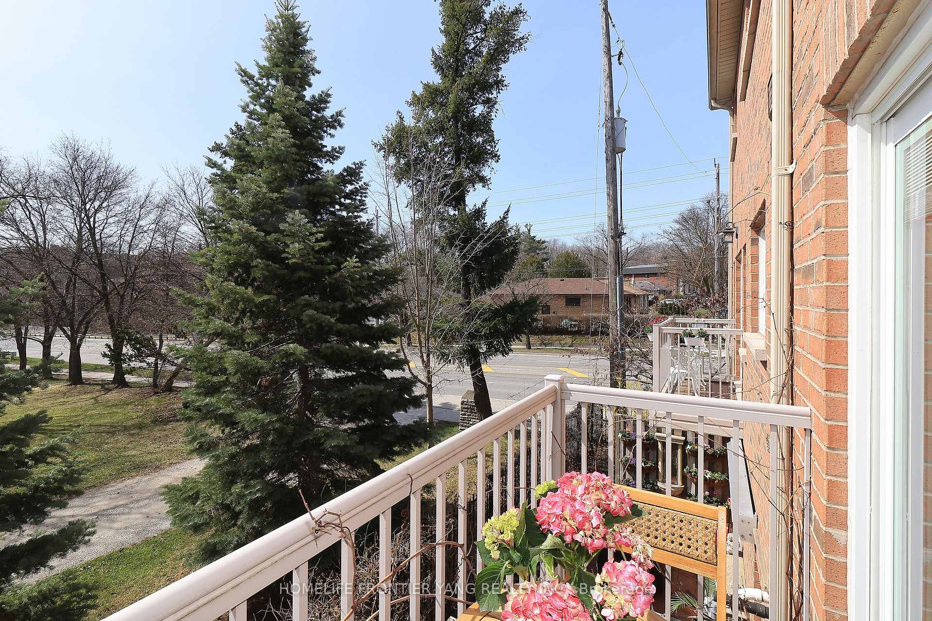 3 Bedrooms Condo at 581 Scarlett, Toronto For sale