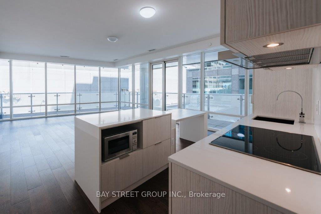 2 Bedrooms Condo at 1 Bloor, Toronto For sale